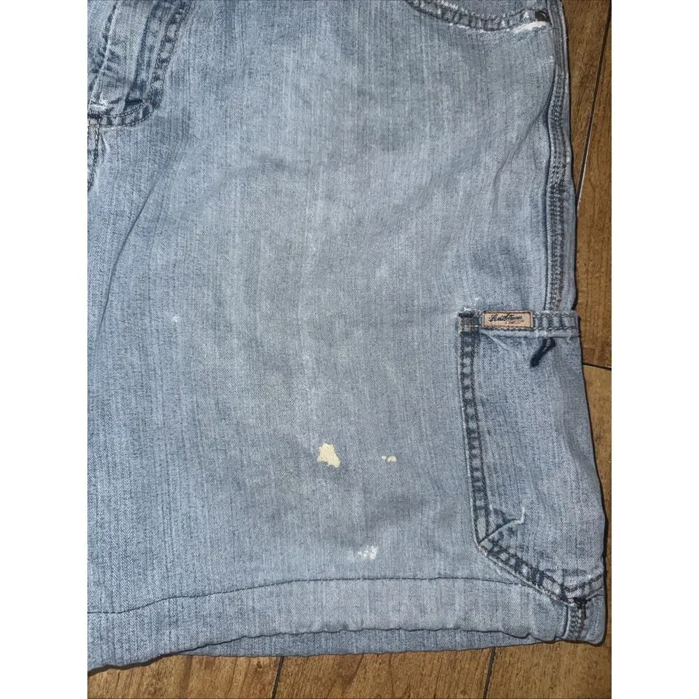 Vintage Levi’s Signature Denim Shorts Light Blue 38x12